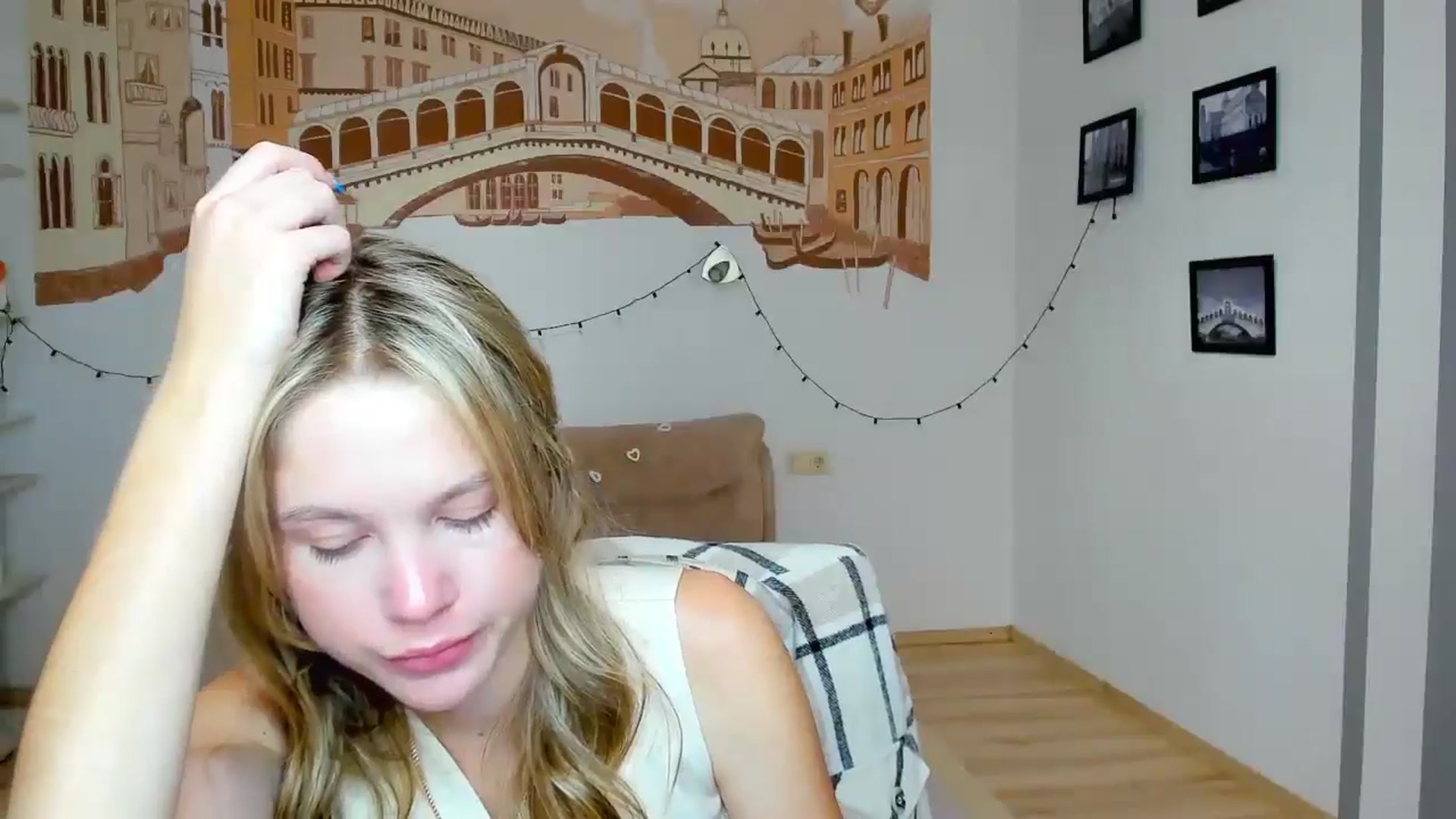 Gallery image thumbnail from Kate_Lewiss's myfreecams stream on, 09/19/2024, 09:50 image 18 of 20
