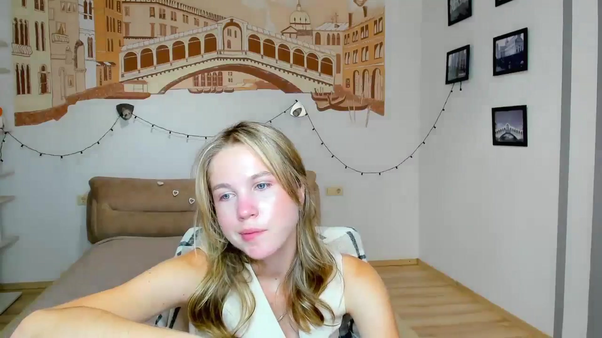 Gallery image thumbnail from Kate_Lewiss's myfreecams stream on, 09/19/2024, 09:50 image 17 of 20