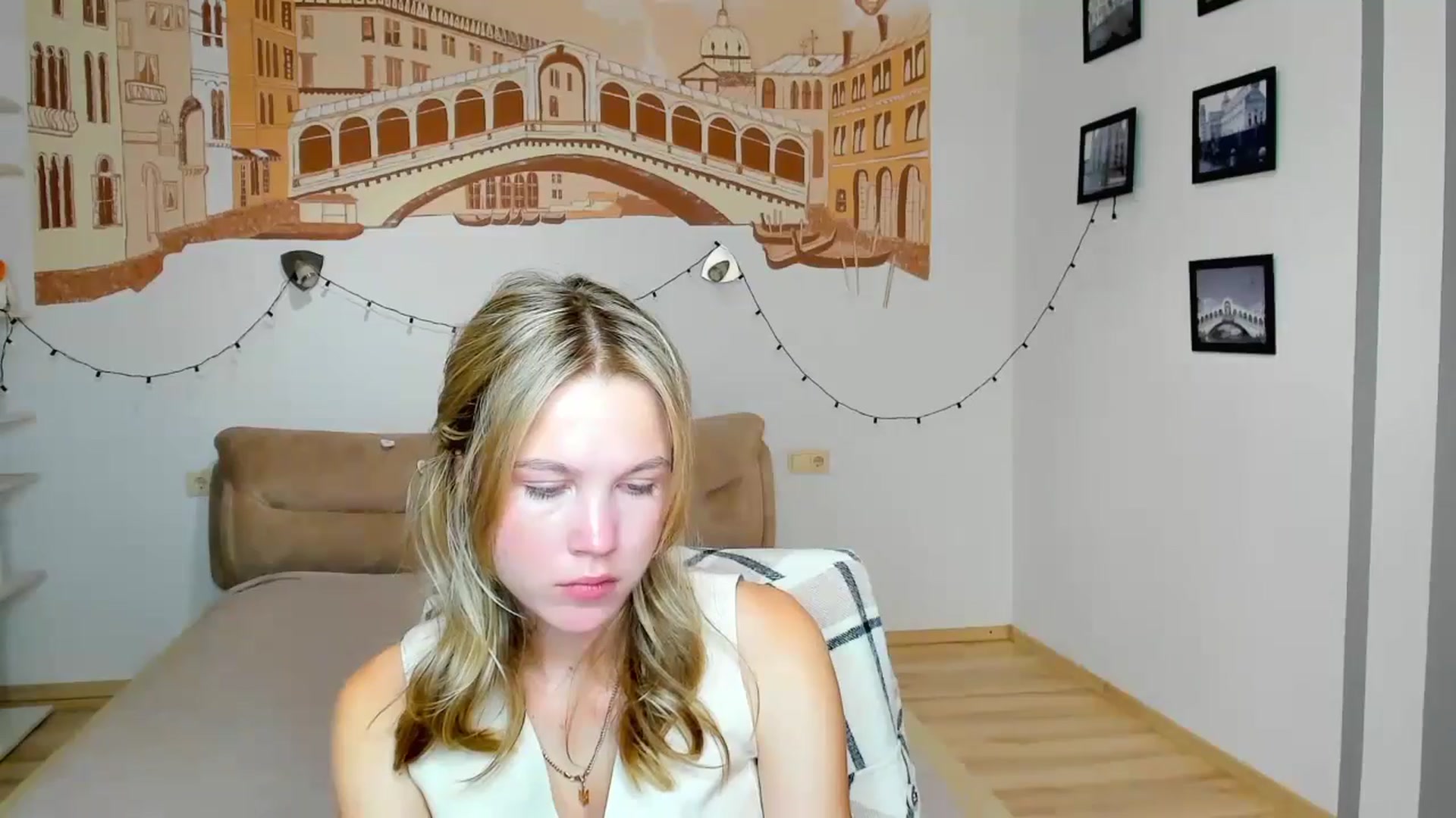 Gallery image thumbnail from Kate_Lewiss's myfreecams stream on, 09/19/2024, 09:50 image 12 of 20