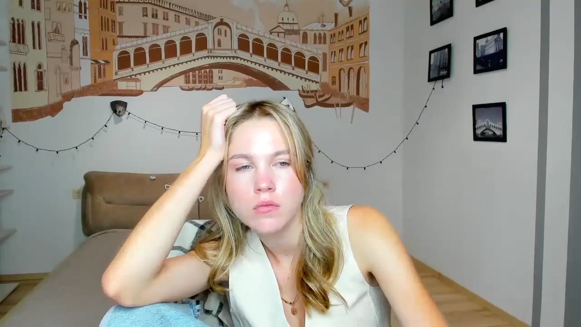 Gallery image thumbnail from Kate_Lewiss's myfreecams stream on, 09/19/2024, 11:05 image 17 of 20