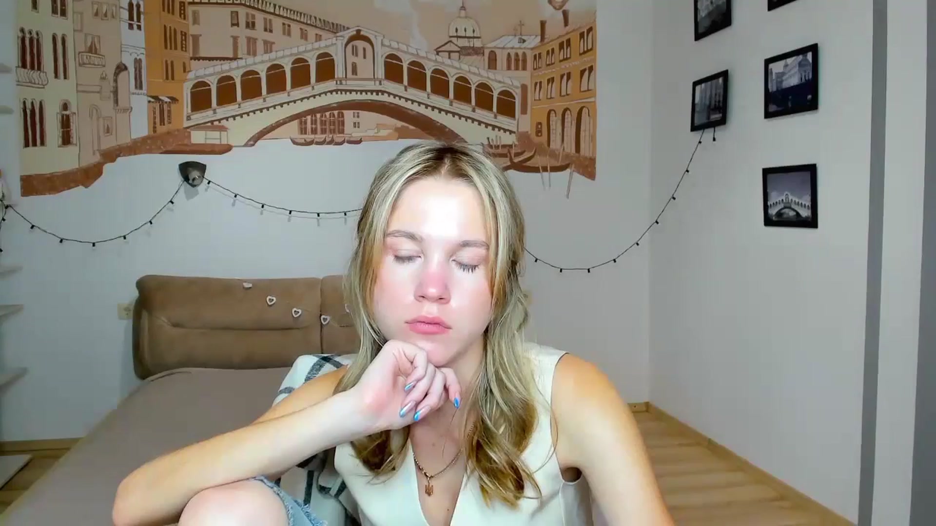 Gallery image thumbnail from Kate_Lewiss's myfreecams stream on, 09/19/2024, 11:05 image 7 of 20