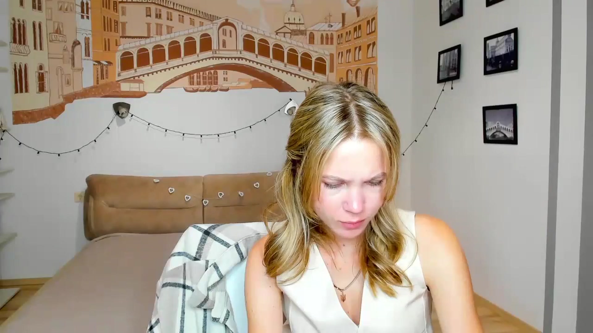 Gallery image thumbnail from Kate_Lewiss's myfreecams stream on, 09/19/2024, 11:05 image 11 of 20