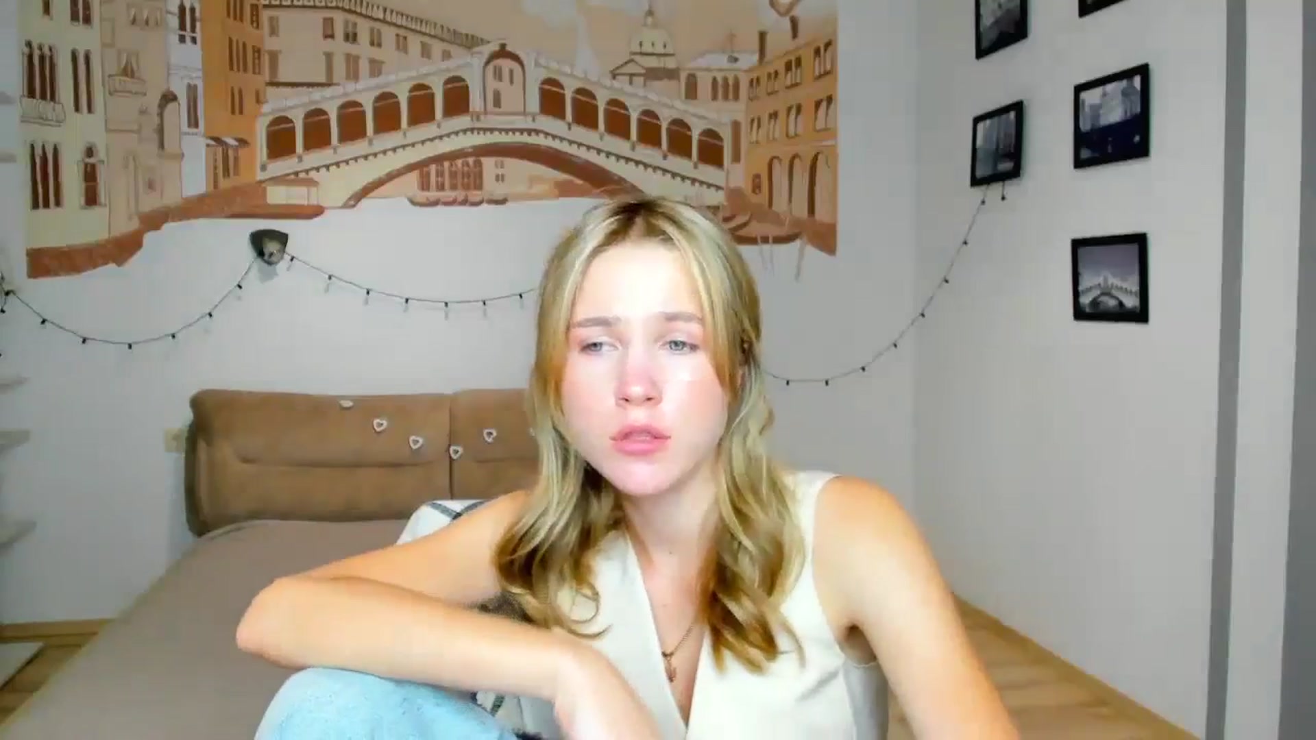 Gallery image thumbnail from Kate_Lewiss's myfreecams stream on, 09/19/2024, 11:05 image 18 of 20