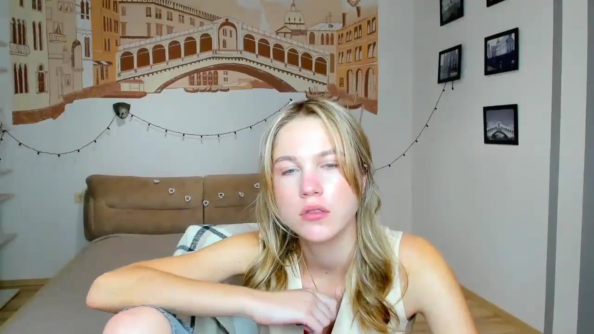 Gallery image thumbnail from Kate_Lewiss's myfreecams stream on, 09/19/2024, 11:05 image 9 of 20