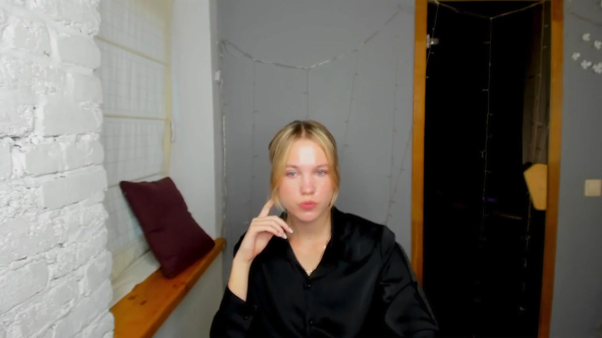 Gallery image thumbnail from Kate_Lewiss's myfreecams stream on, 09/22/2024, 08:26 image 17 of 20