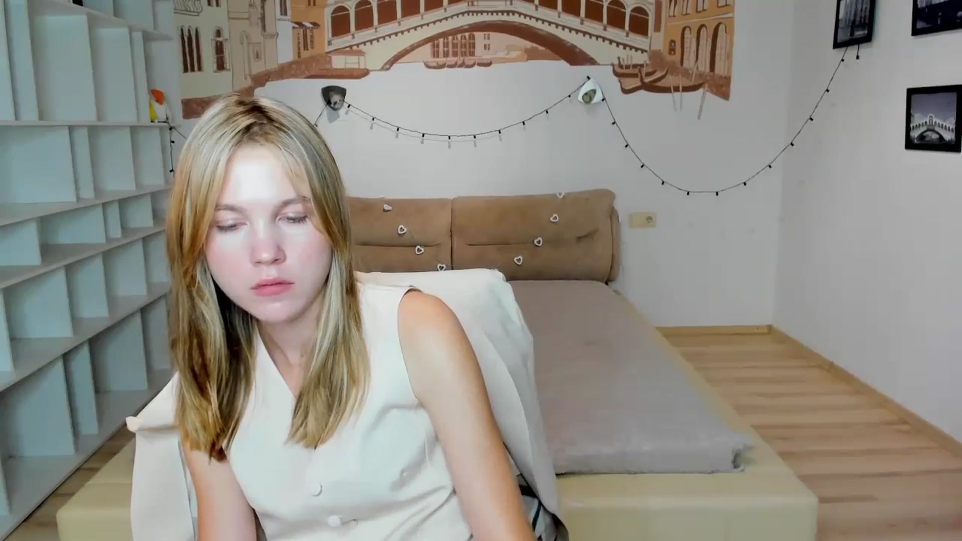 Gallery image thumbnail from Kate_Lewiss's myfreecams stream on, 09/23/2024, 08:41 image 8 of 20