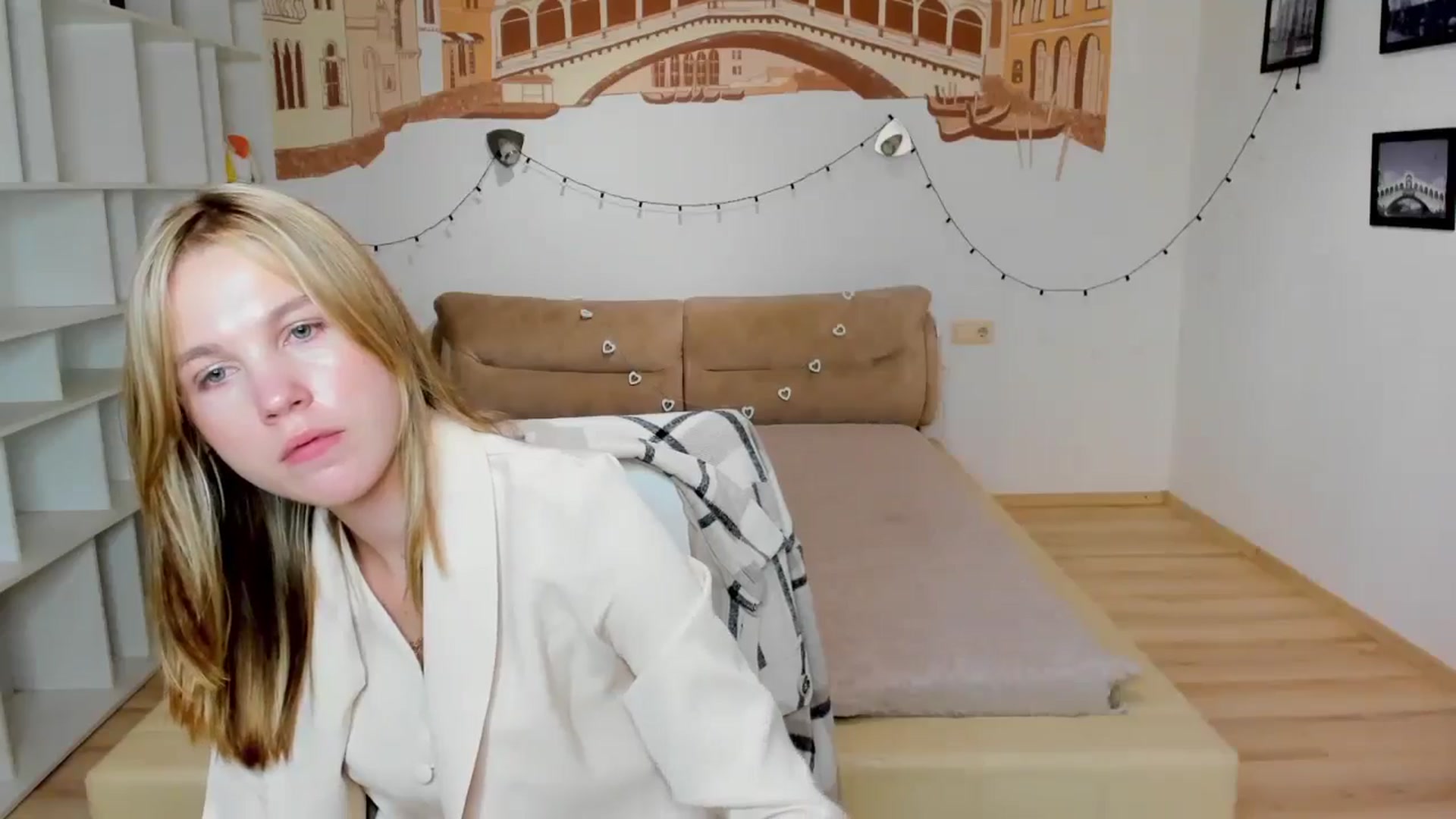 Gallery image thumbnail from Kate_Lewiss's myfreecams stream on, 09/23/2024, 08:41 image 18 of 20