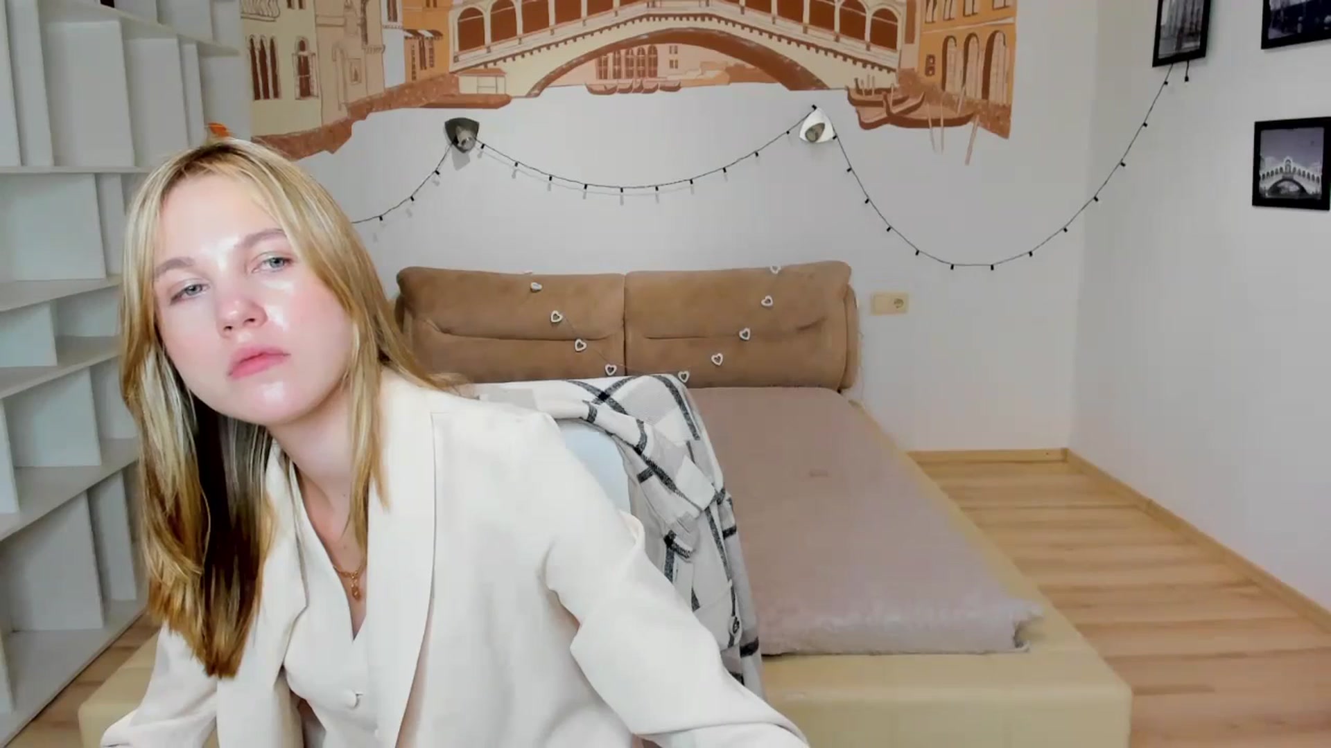 Gallery image thumbnail from Kate_Lewiss's myfreecams stream on, 09/23/2024, 08:41 image 17 of 20