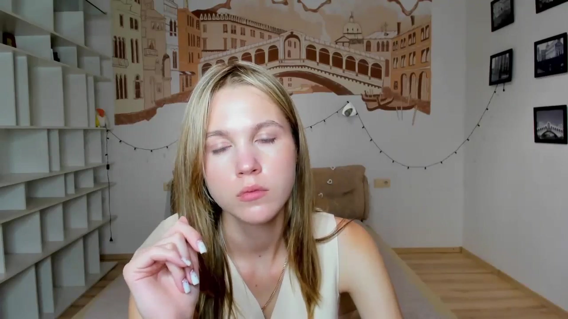 Gallery image thumbnail from Kate_Lewiss's myfreecams stream on, 09/23/2024, 11:03 image 3 of 20