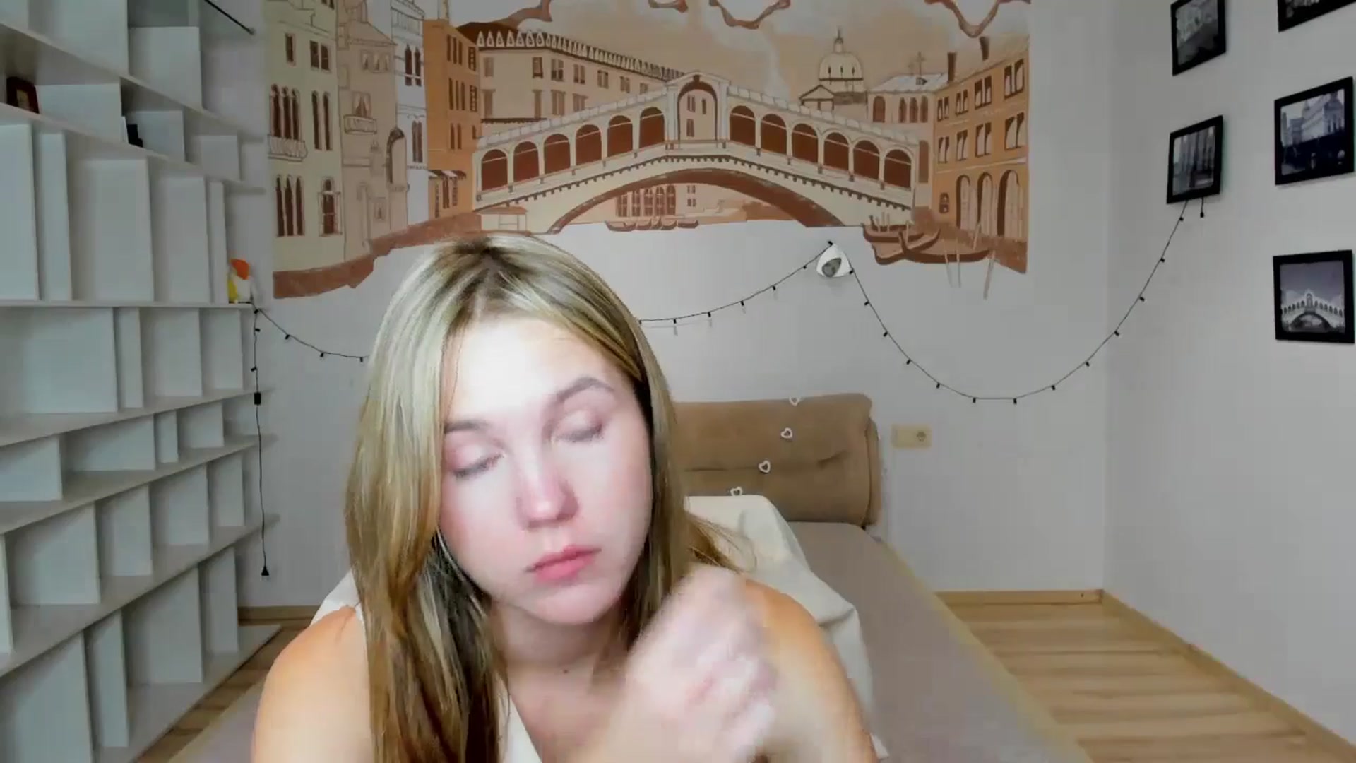 Gallery image thumbnail from Kate_Lewiss's myfreecams stream on, 09/23/2024, 11:03 image 13 of 20