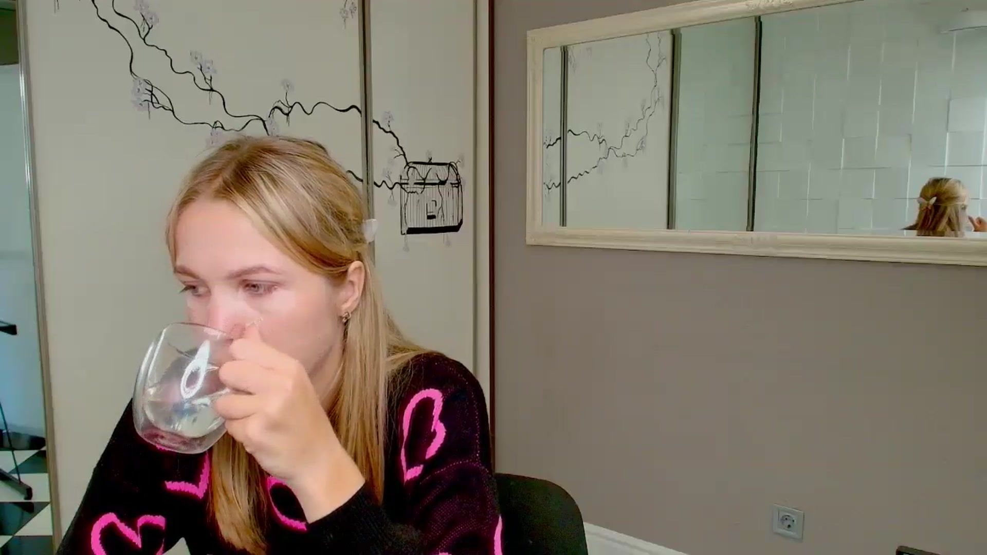 Gallery image thumbnail from Kate_Lewiss's myfreecams stream on, 10/17/2024, 08:33 image 6 of 20