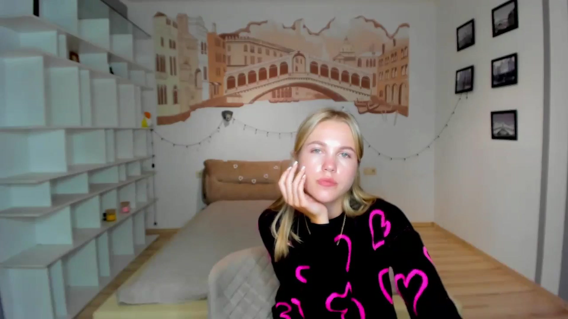 Gallery image thumbnail from Kate_Lewiss's myfreecams stream on, 10/17/2024, 11:03 image 19 of 20