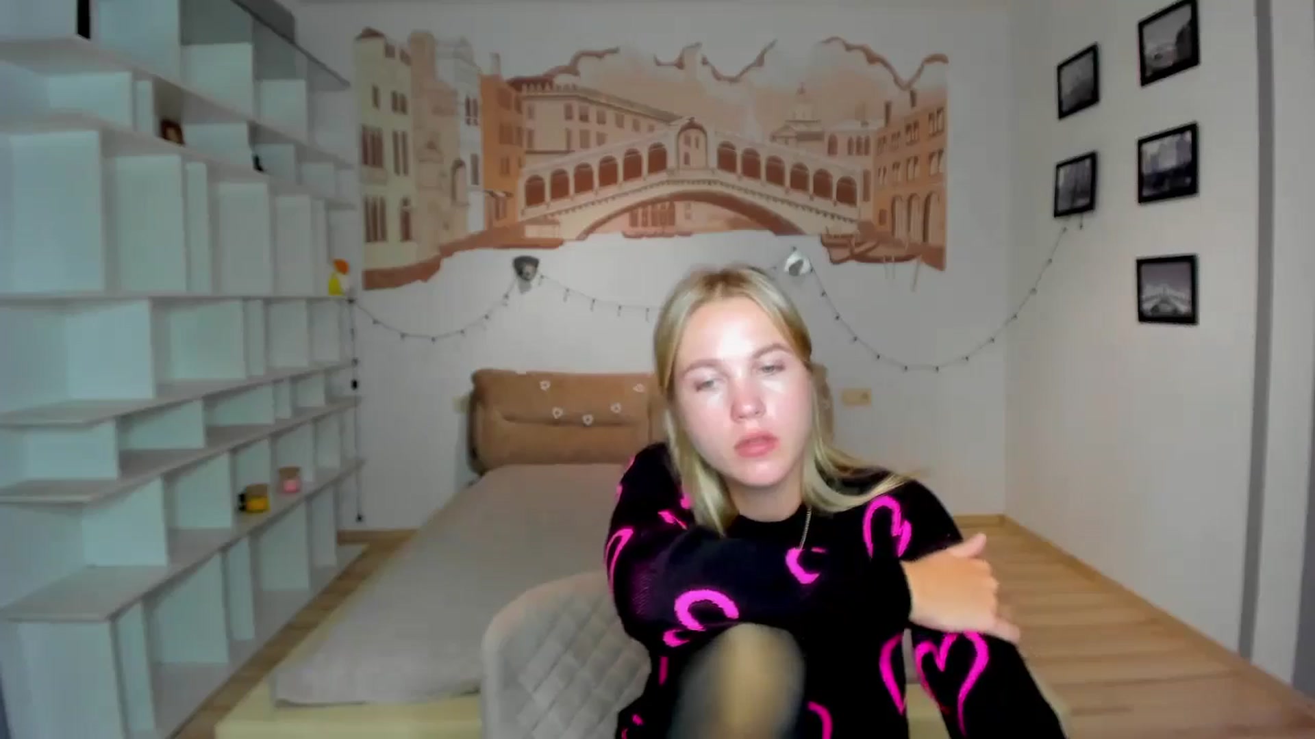 Gallery image thumbnail from Kate_Lewiss's myfreecams stream on, 10/17/2024, 11:03 image 20 of 20