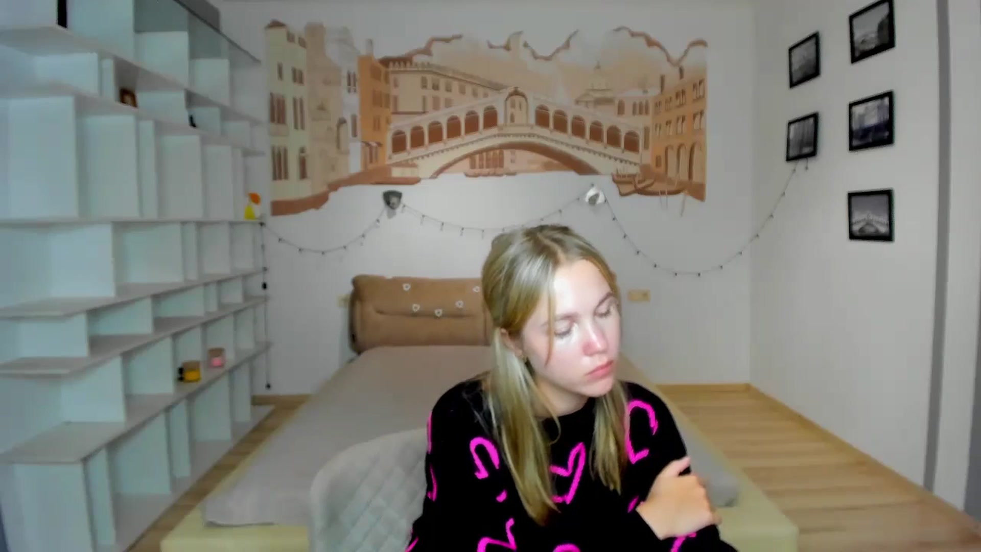 Gallery image thumbnail from Kate_Lewiss's myfreecams stream on, 10/17/2024, 11:03 image 6 of 20