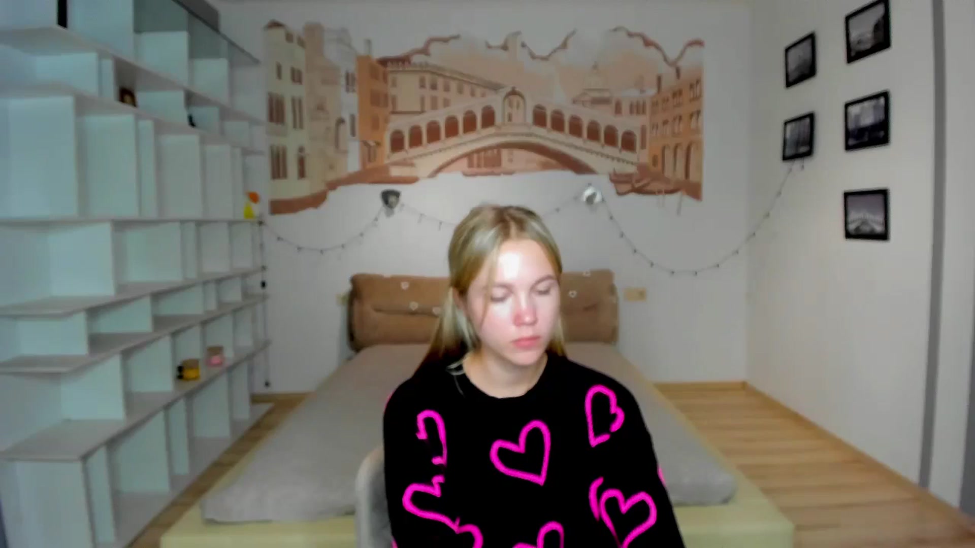 Gallery image thumbnail from Kate_Lewiss's myfreecams stream on, 10/17/2024, 11:03 image 14 of 20
