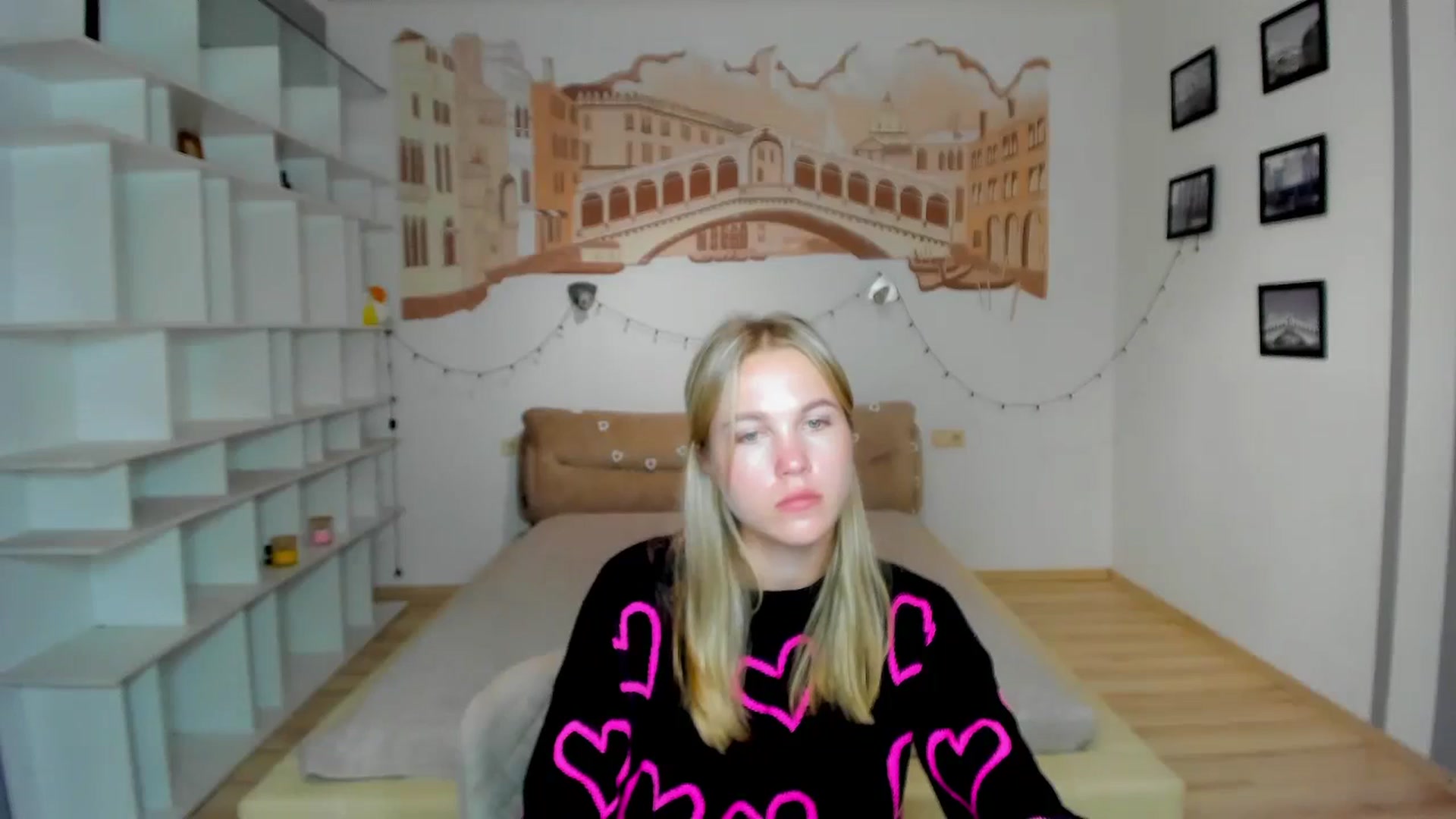 Gallery image thumbnail from Kate_Lewiss's myfreecams stream on, 10/17/2024, 11:03 image 5 of 20
