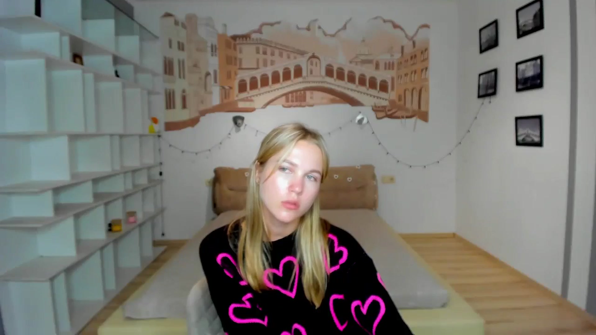 Gallery image thumbnail from Kate_Lewiss's myfreecams stream on, 10/17/2024, 11:03 image 10 of 20