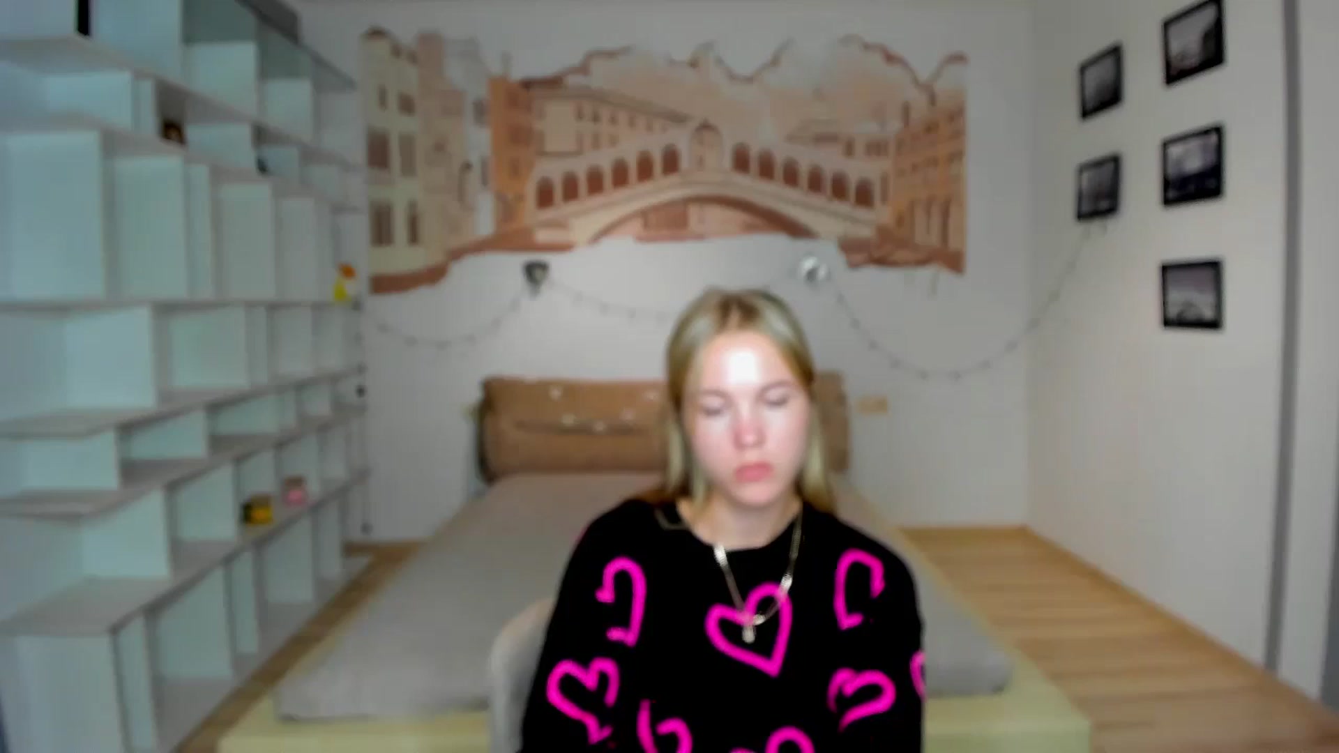 Gallery image thumbnail from Kate_Lewiss's myfreecams stream on, 10/17/2024, 11:03 image 15 of 20