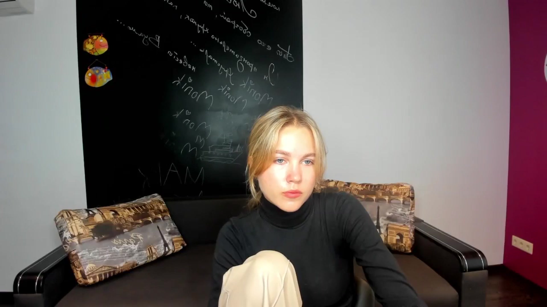Gallery image thumbnail from Kate_Lewiss's myfreecams stream on, 10/18/2024, 06:47 image 16 of 20
