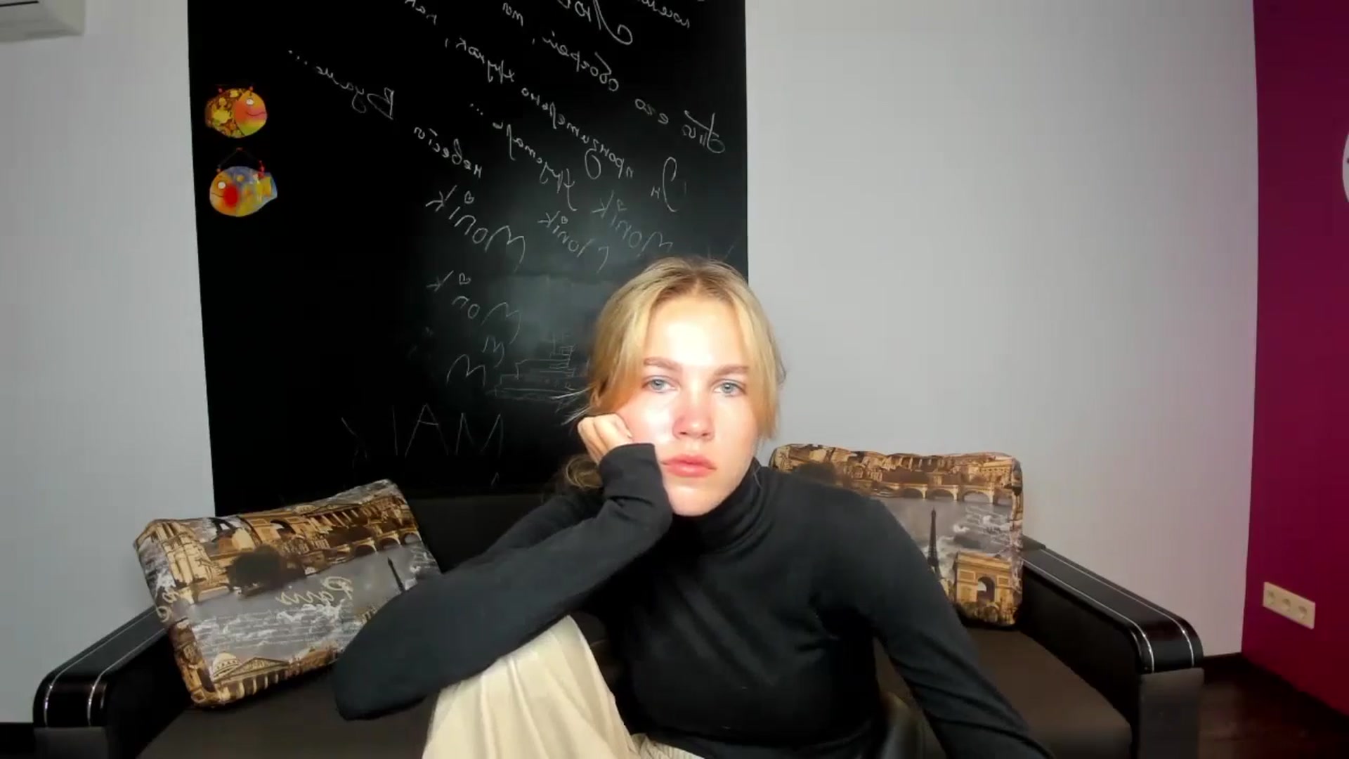 Gallery image thumbnail from Kate_Lewiss's myfreecams stream on, 10/18/2024, 06:47 image 10 of 20