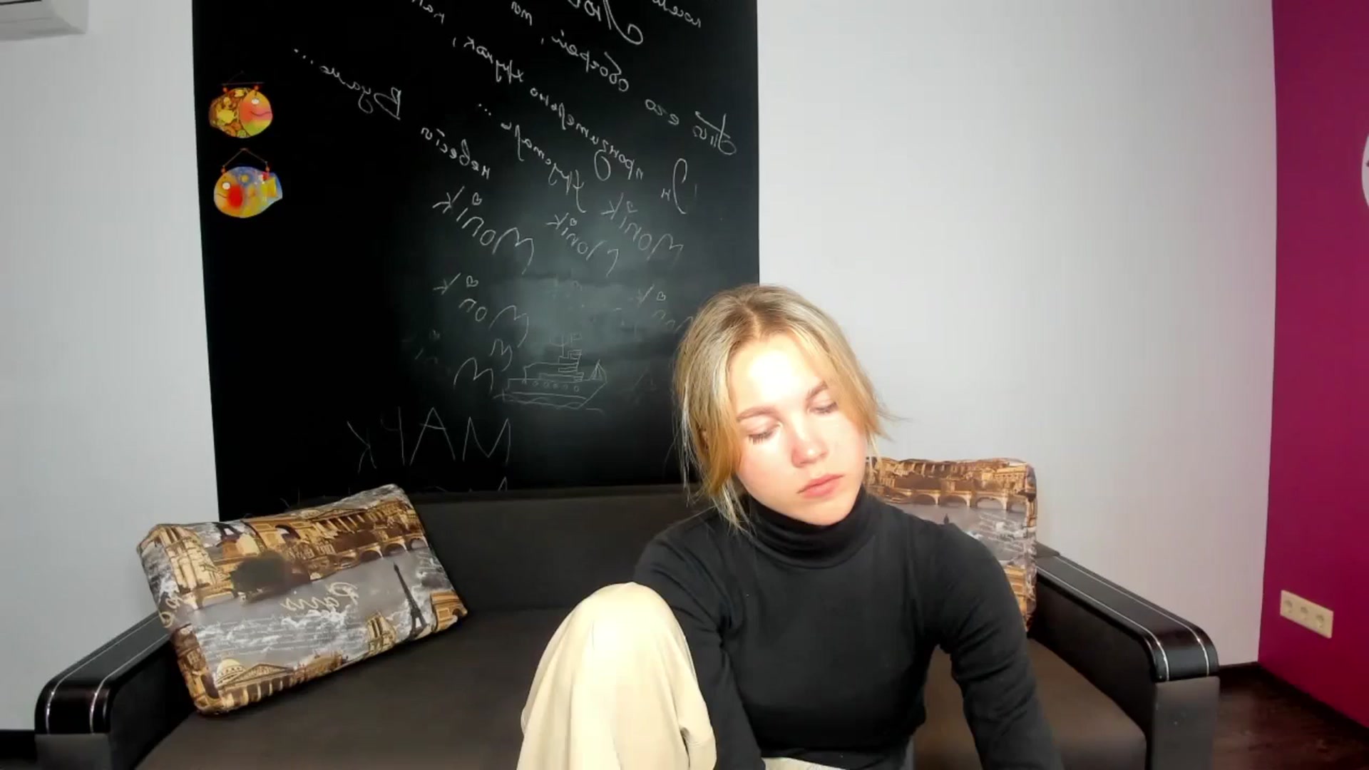 Gallery image thumbnail from Kate_Lewiss's myfreecams stream on, 10/18/2024, 10:36 image 10 of 20
