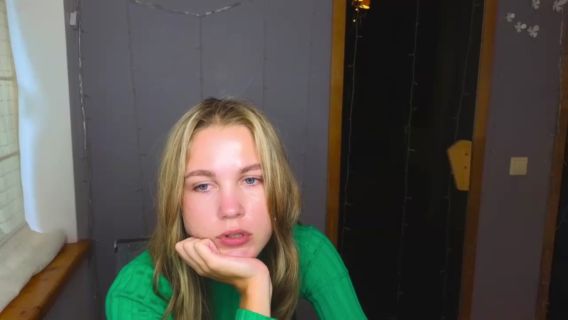 Gallery image thumbnail from Kate_Lewiss's myfreecams stream on, 10/19/2024, 08:34 image 18 of 20