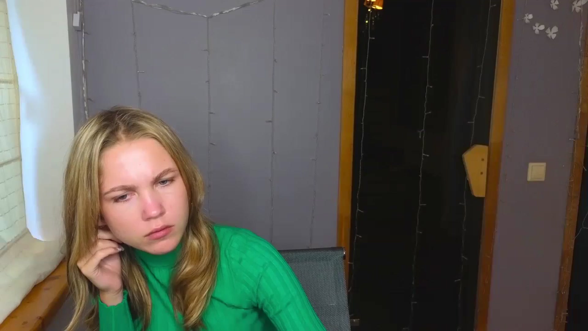 Gallery image thumbnail from Kate_Lewiss's myfreecams stream on, 10/19/2024, 11:17 image 4 of 20