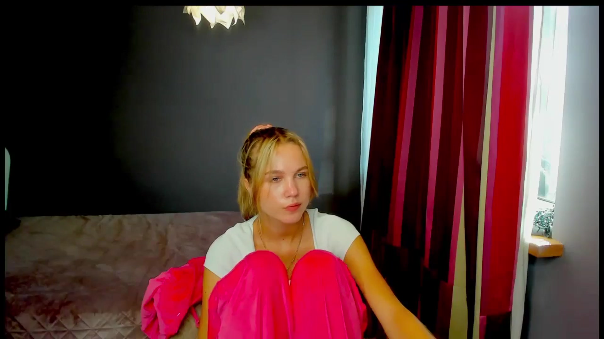 Gallery image thumbnail from Kate_Lewiss's myfreecams stream on, 10/22/2024, 08:36 image 11 of 20