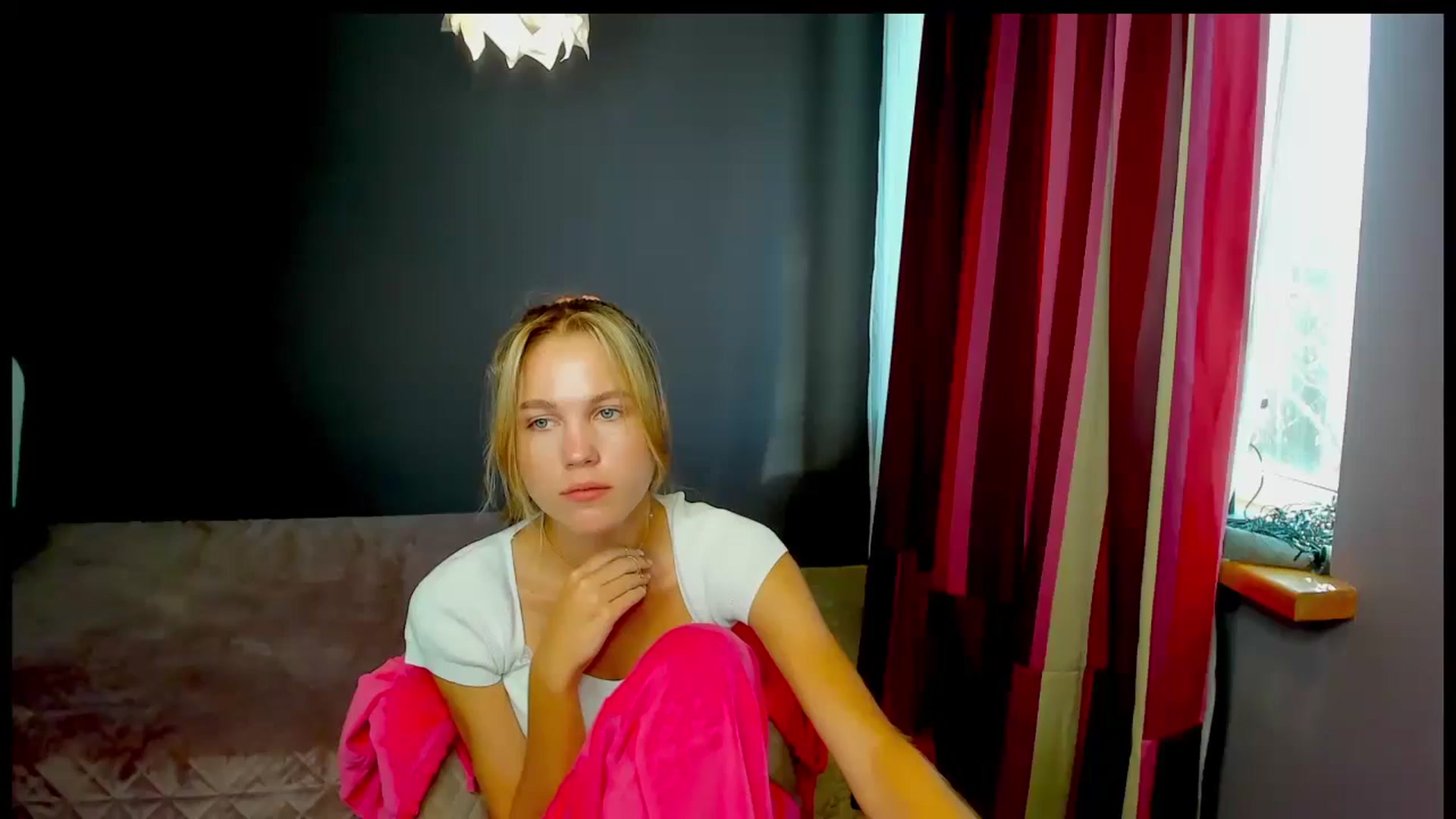 Gallery image thumbnail from Kate_Lewiss's myfreecams stream on, 10/22/2024, 08:36 image 20 of 20
