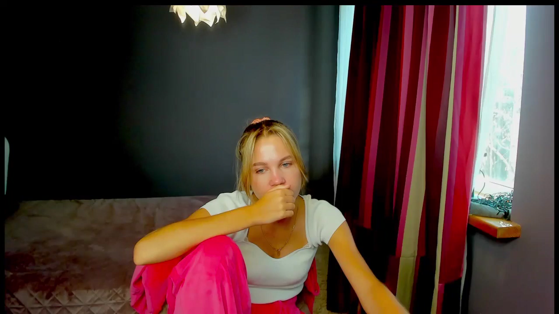 Gallery image thumbnail from Kate_Lewiss's myfreecams stream on, 10/22/2024, 08:36 image 19 of 20