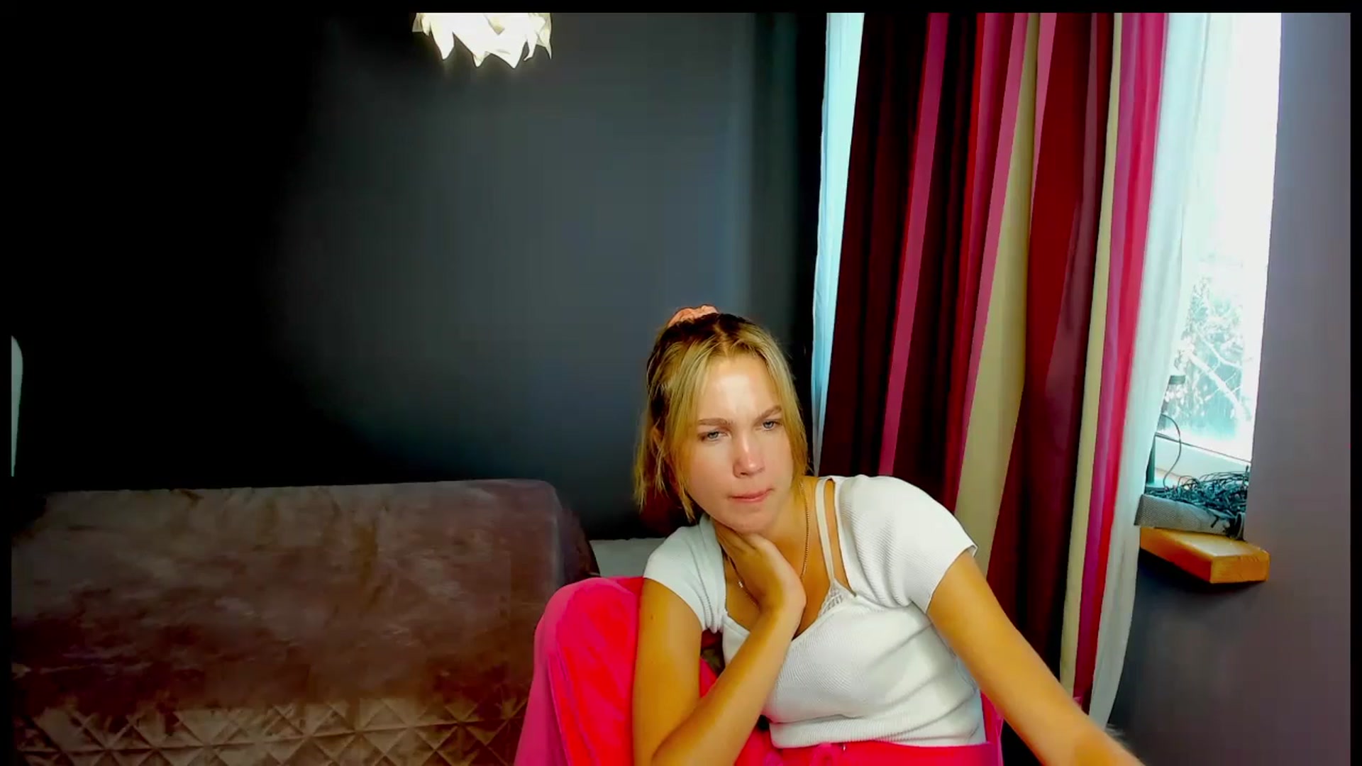 Gallery image thumbnail from Kate_Lewiss's myfreecams stream on, 10/22/2024, 09:37 image 11 of 20
