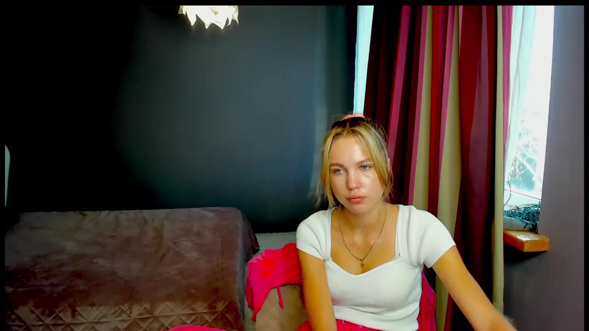 Gallery image thumbnail from Kate_Lewiss's myfreecams stream on, 10/22/2024, 09:37 image 1 of 20