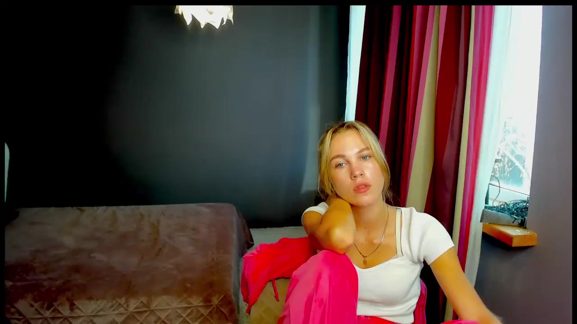 Gallery image thumbnail from Kate_Lewiss's myfreecams stream on, 10/22/2024, 09:37 image 6 of 20