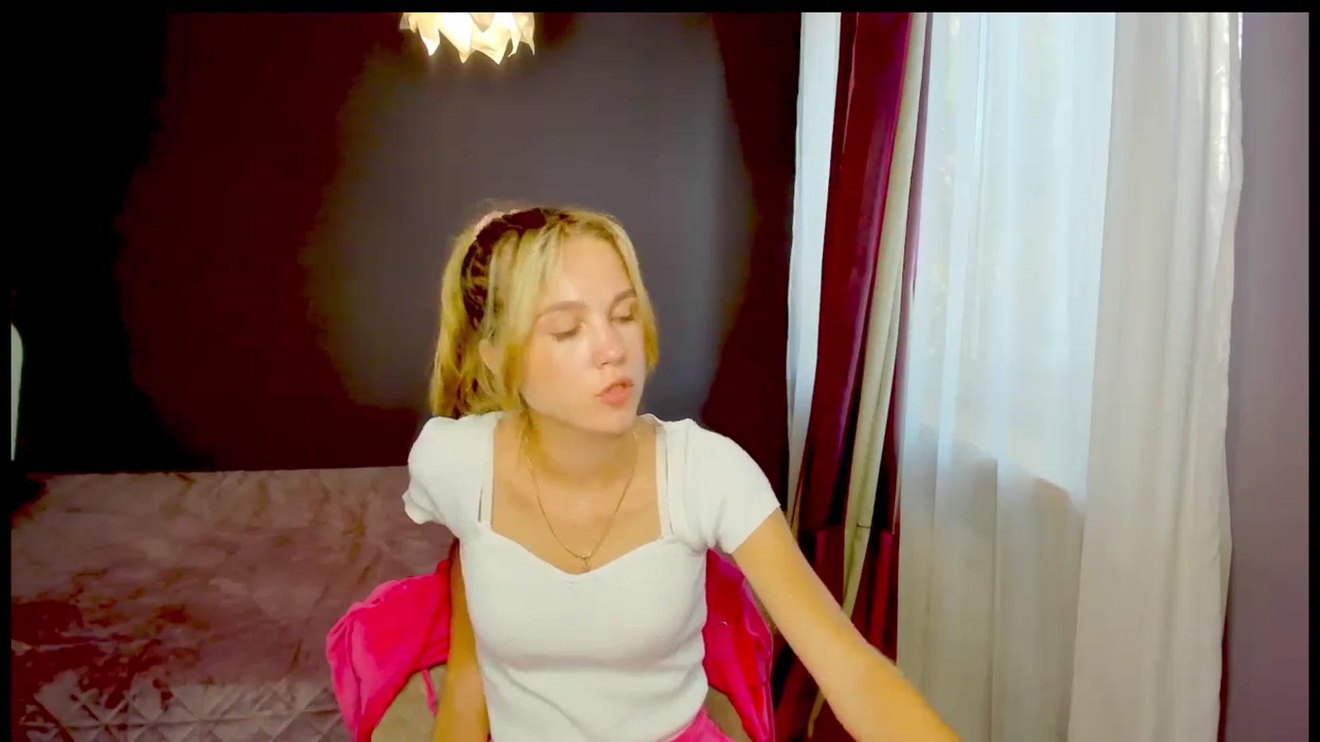 Gallery image thumbnail from Kate_Lewiss's myfreecams stream on, 10/22/2024, 10:39 image 11 of 20