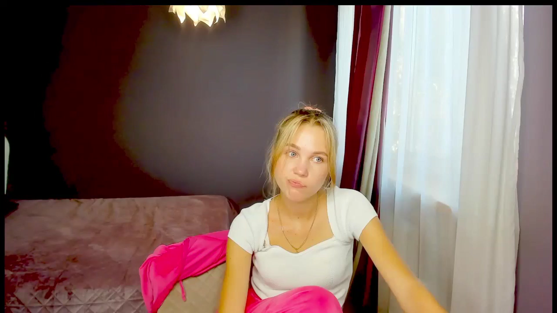 Gallery image thumbnail from Kate_Lewiss's myfreecams stream on, 10/22/2024, 10:39 image 18 of 20