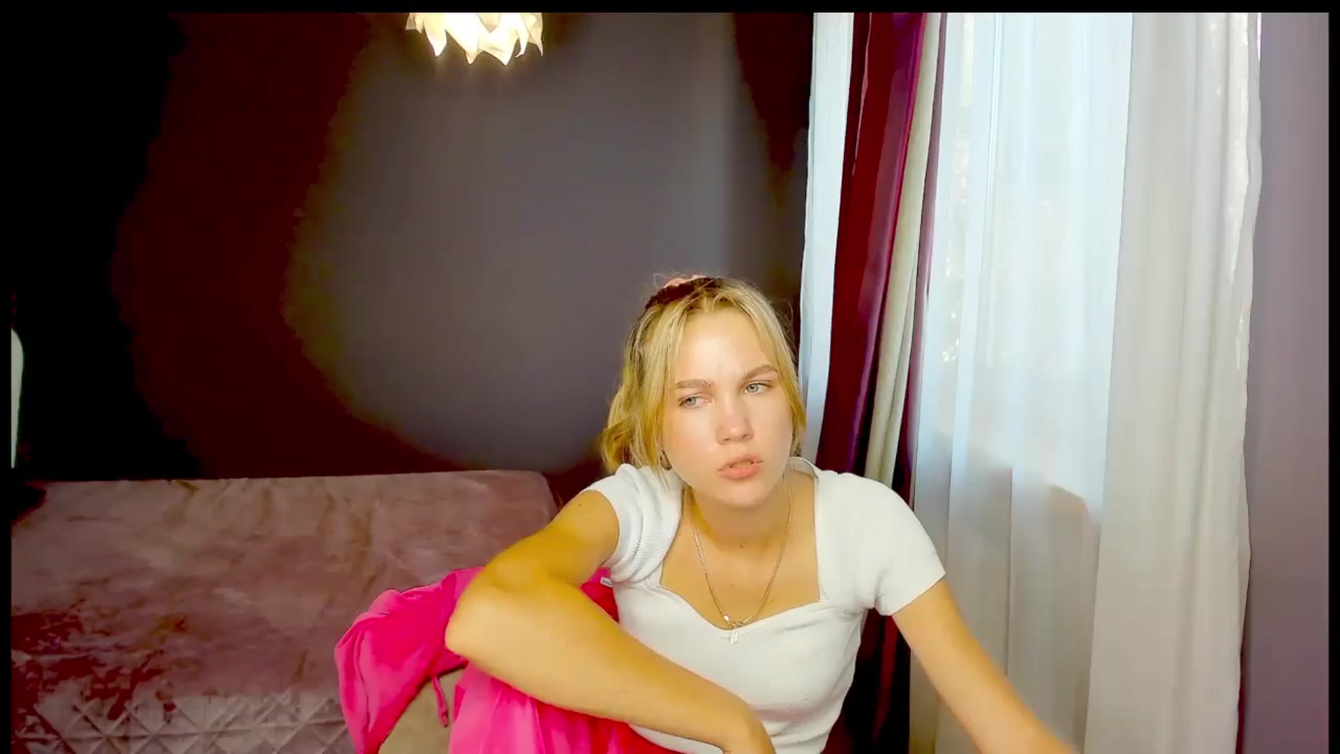 Gallery image thumbnail from Kate_Lewiss's myfreecams stream on, 10/22/2024, 10:39 image 17 of 20