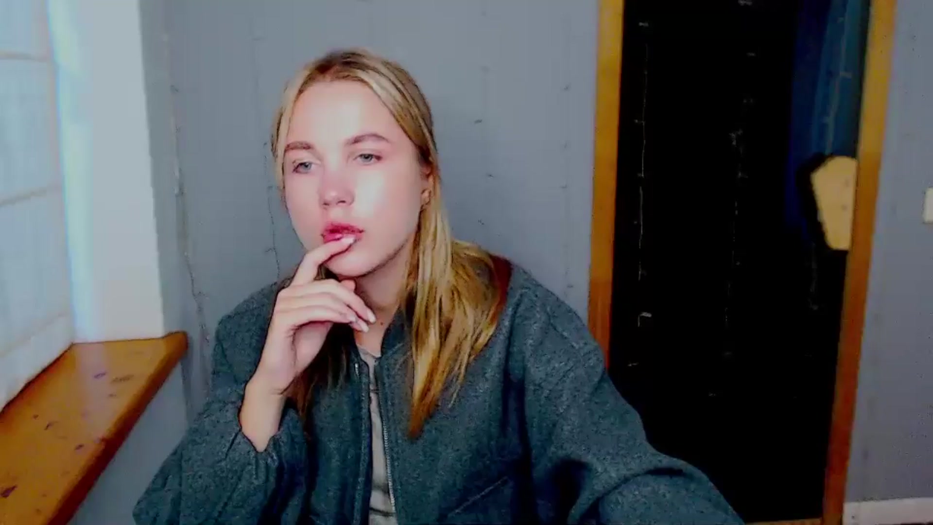 Gallery image thumbnail from Kate_Lewiss's myfreecams stream on, 10/23/2024, 06:12 image 11 of 20
