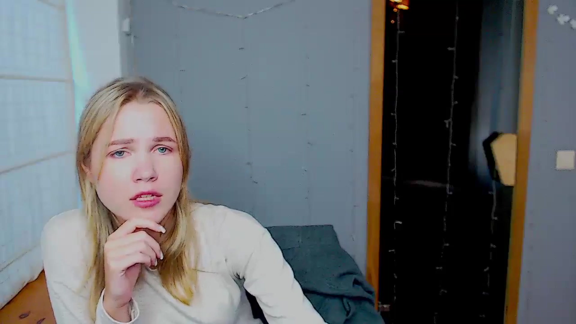 Gallery image thumbnail from Kate_Lewiss's myfreecams stream on, 10/23/2024, 08:48 image 14 of 20