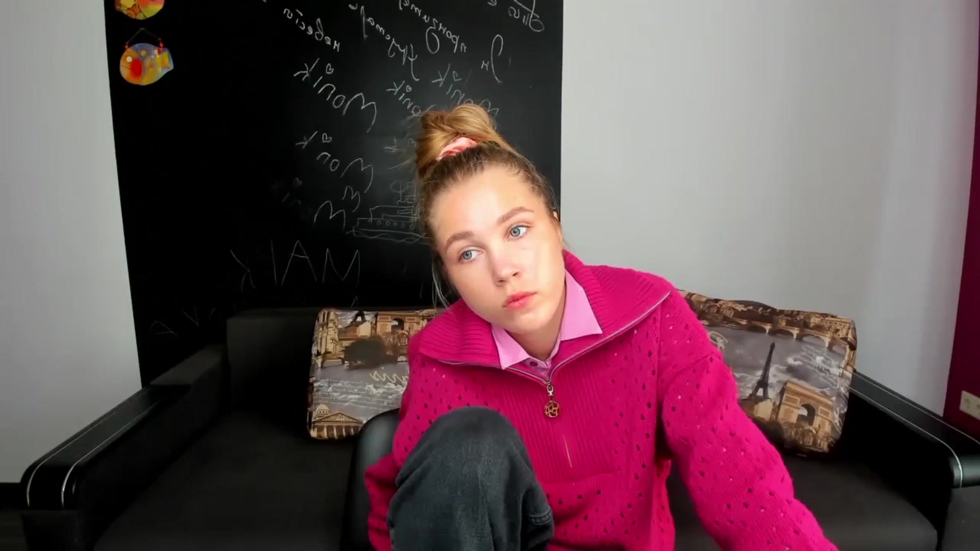 Gallery image thumbnail from Kate_Lewiss's myfreecams stream on, 10/24/2024, 07:21 image 15 of 20