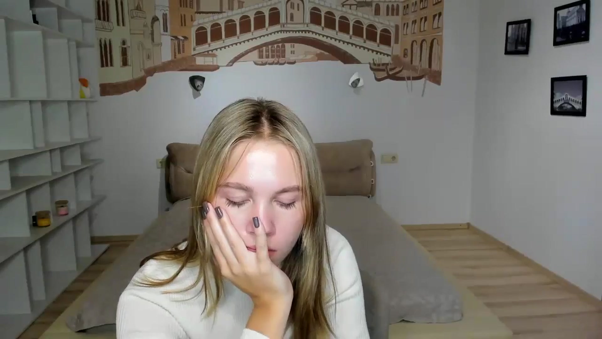 Gallery image thumbnail from Kate_Lewiss's myfreecams stream on, 10/27/2024, 07:18 image 17 of 20