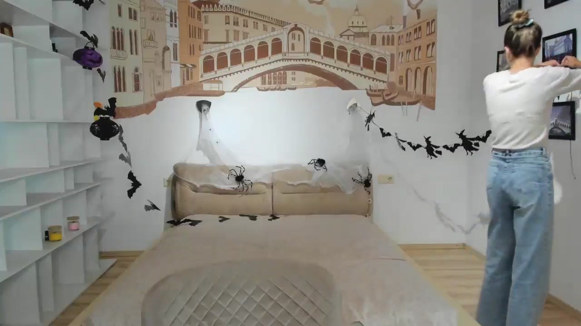 Gallery image thumbnail from Kate_Lewiss's myfreecams stream on, 10/30/2024, 07:53 image 16 of 20