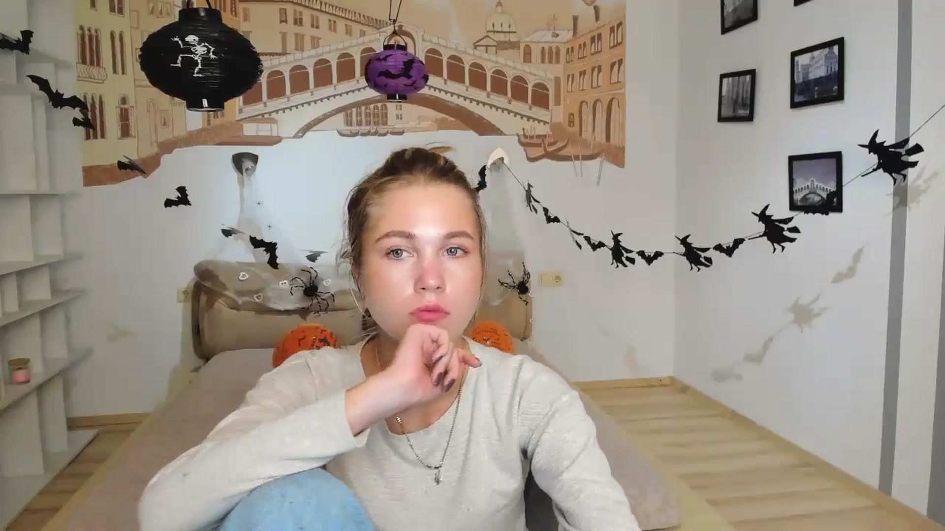 Gallery image thumbnail from Kate_Lewiss's myfreecams stream on, 10/30/2024, 09:58 image 16 of 20