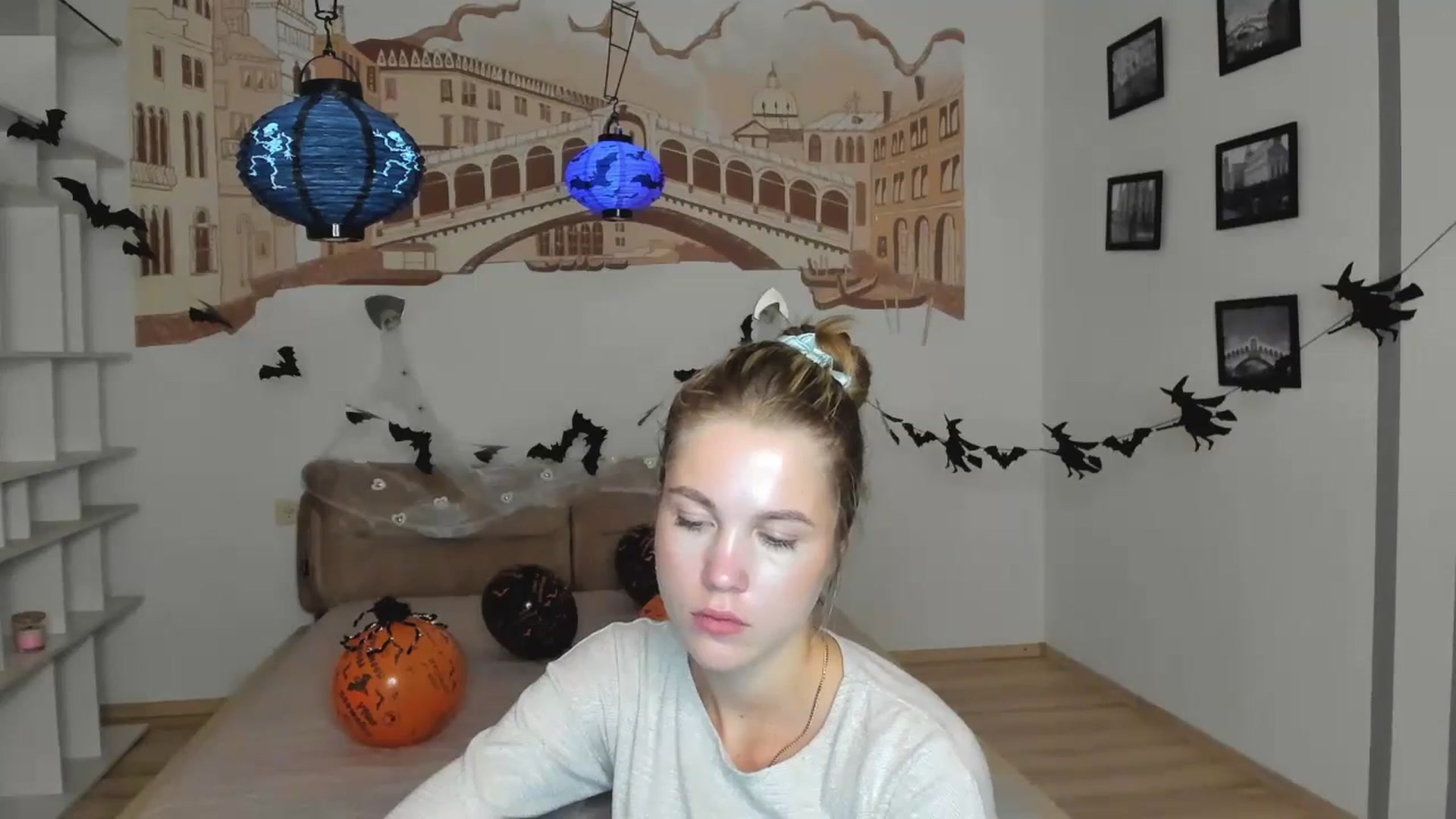 Gallery image thumbnail from Kate_Lewiss's myfreecams stream on, 10/30/2024, 12:06 image 14 of 20