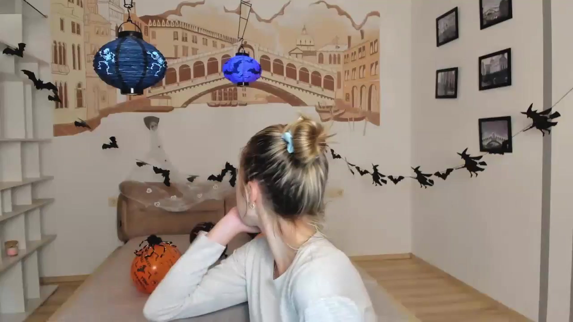 Gallery image thumbnail from Kate_Lewiss's myfreecams stream on, 10/30/2024, 12:06 image 11 of 20