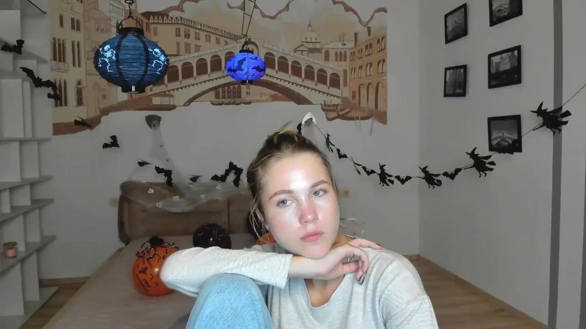 Gallery image thumbnail from Kate_Lewiss's myfreecams stream on, 10/30/2024, 12:06 image 16 of 20