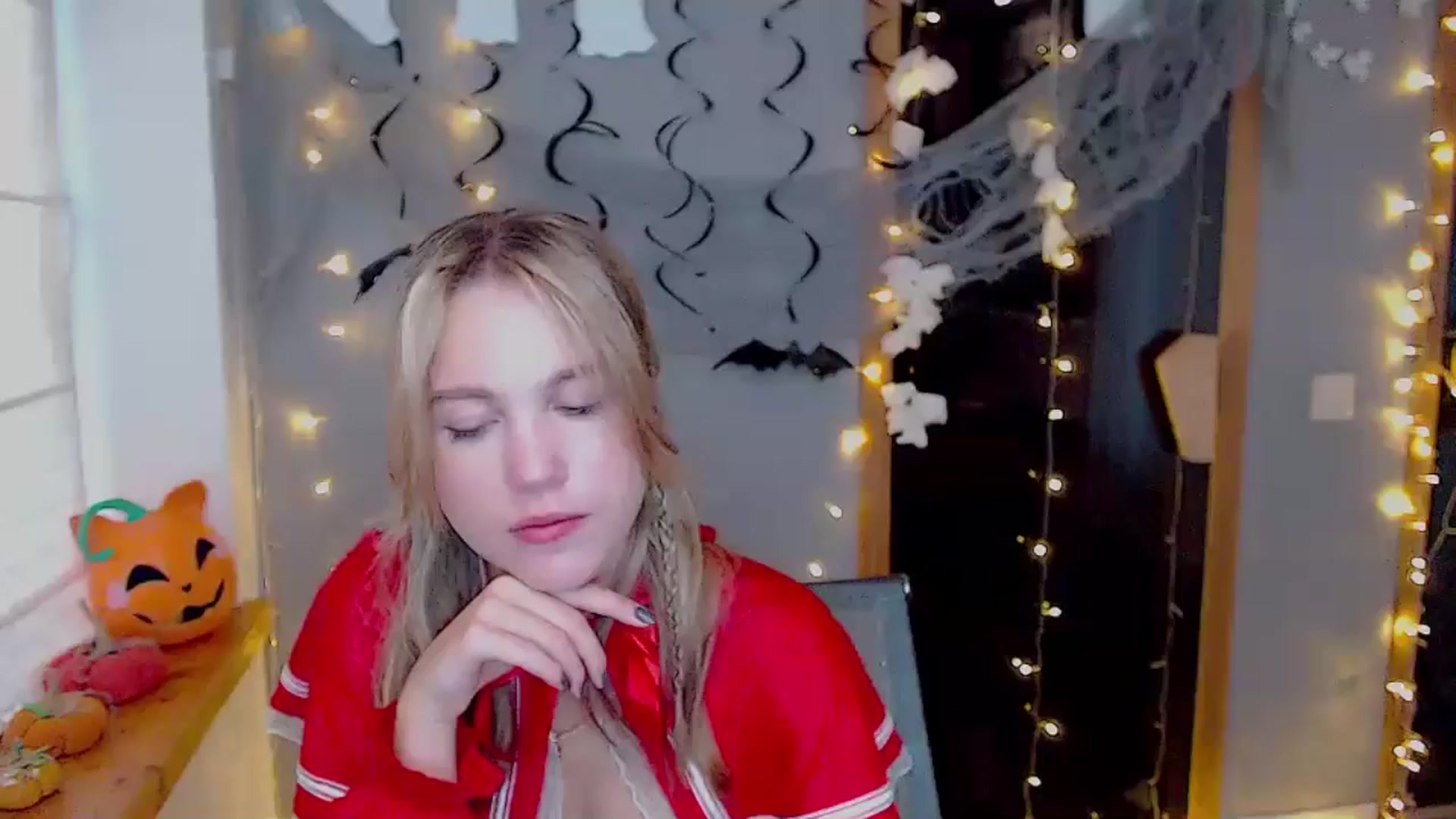 Gallery image thumbnail from Kate_Lewiss's myfreecams stream on, 10/31/2024, 08:04 image 17 of 20