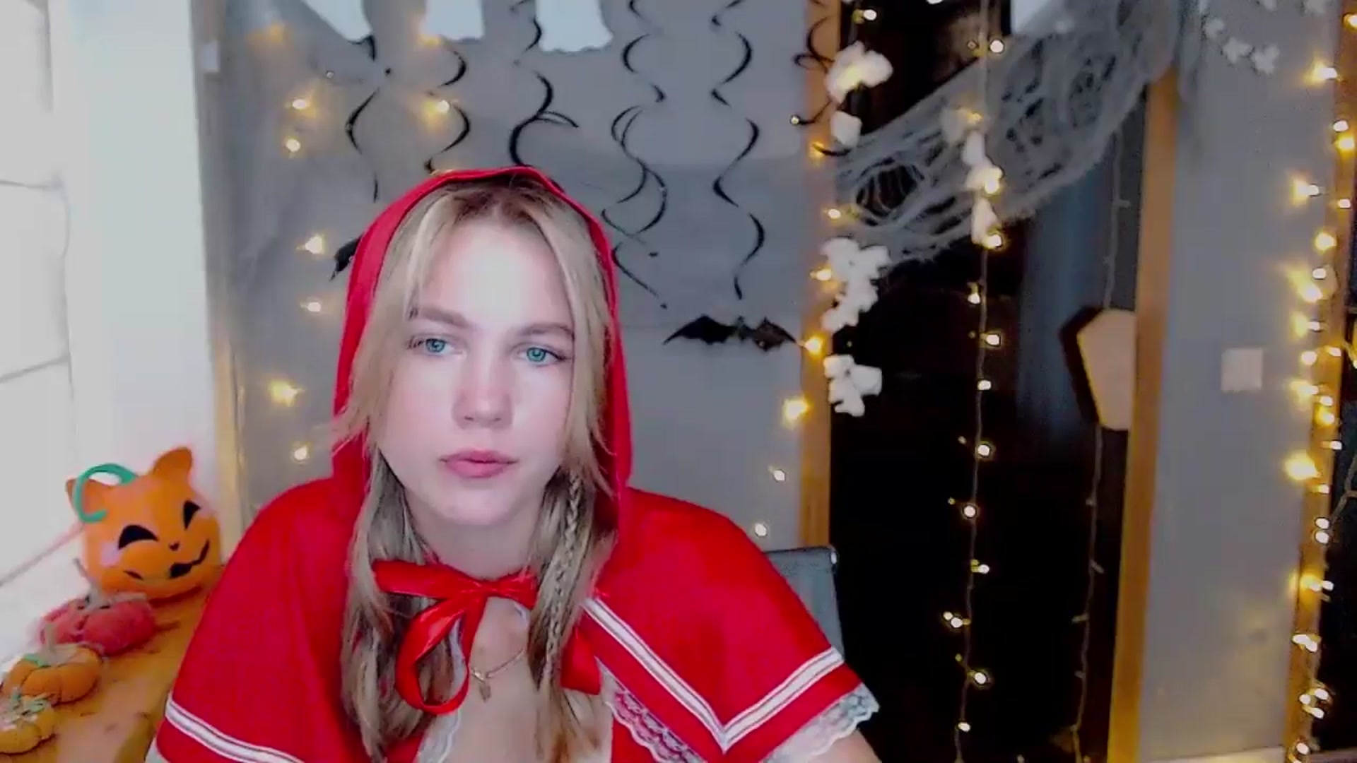 Gallery image thumbnail from Kate_Lewiss's myfreecams stream on, 10/31/2024, 08:28 image 14 of 20