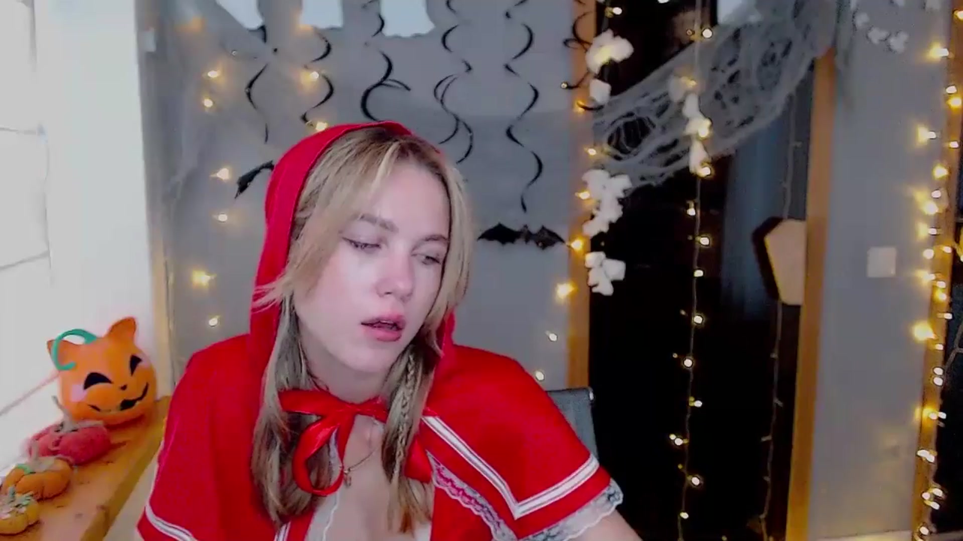 Gallery image thumbnail from Kate_Lewiss's myfreecams stream on, 10/31/2024, 08:28 image 18 of 20