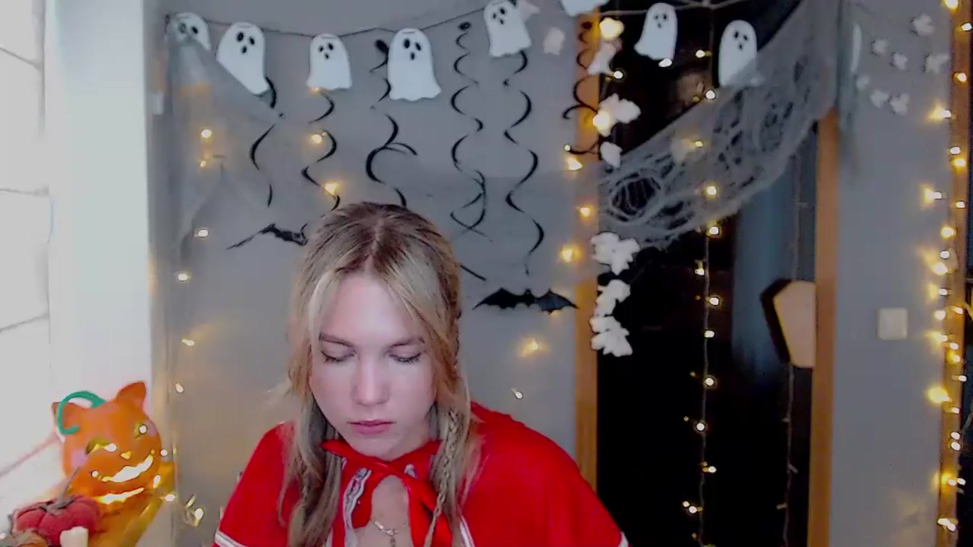 Gallery image thumbnail from Kate_Lewiss's myfreecams stream on, 10/31/2024, 10:53 image 17 of 20
