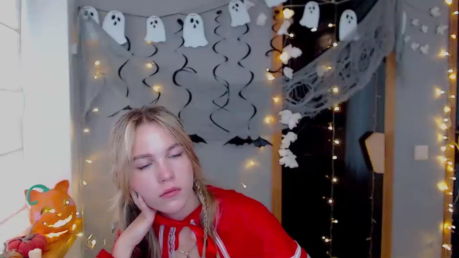 Gallery image thumbnail from Kate_Lewiss's myfreecams stream on, 10/31/2024, 10:53 image 14 of 20